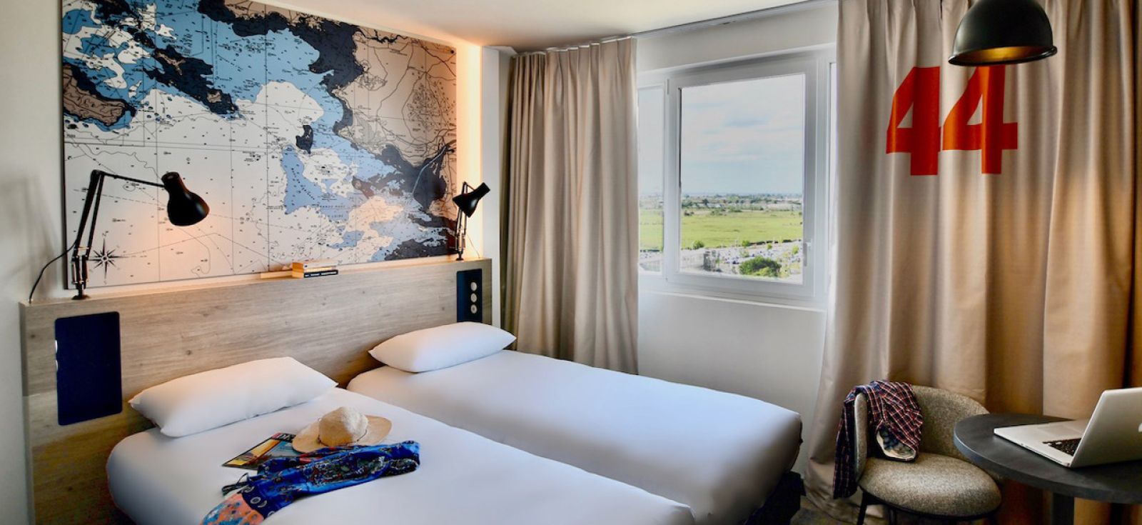 Chambre 2 lits simples hotel ibis styles saint-nazaire